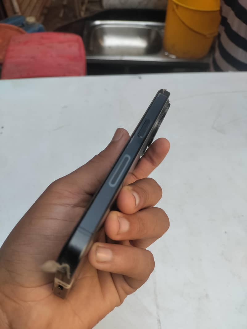 Apple iPhone 15 Pro 3