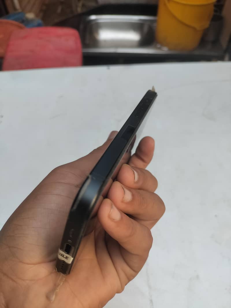 Apple iPhone 15 Pro 4