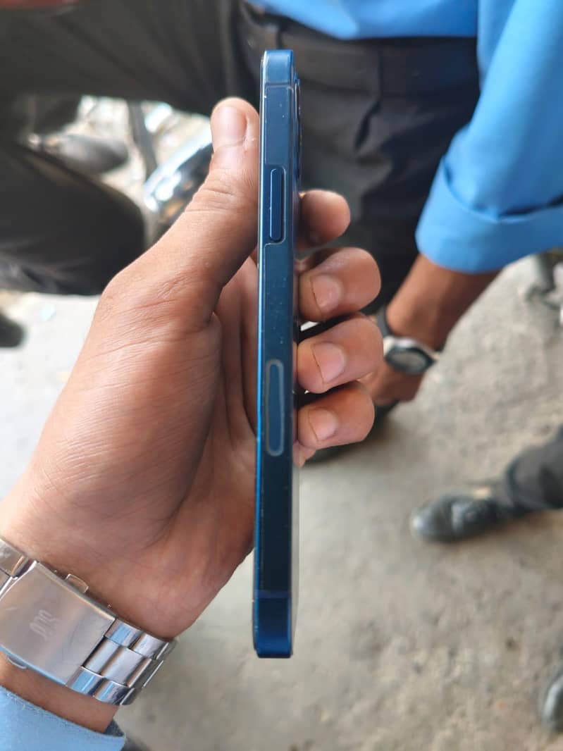 Apple iPhone 12 3