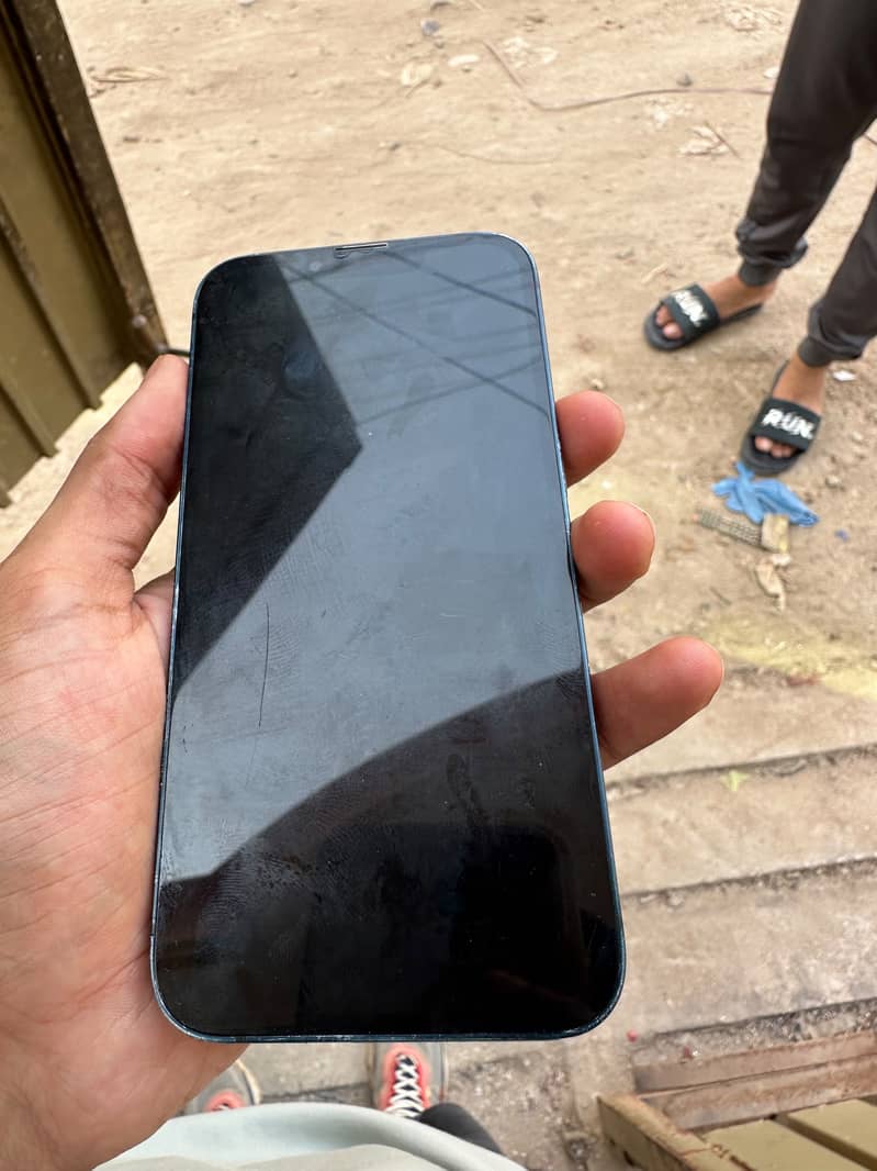 Apple iPhone 13 4
