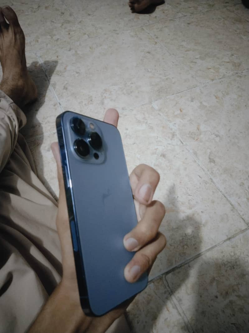 Apple iPhone 13 Pro 4