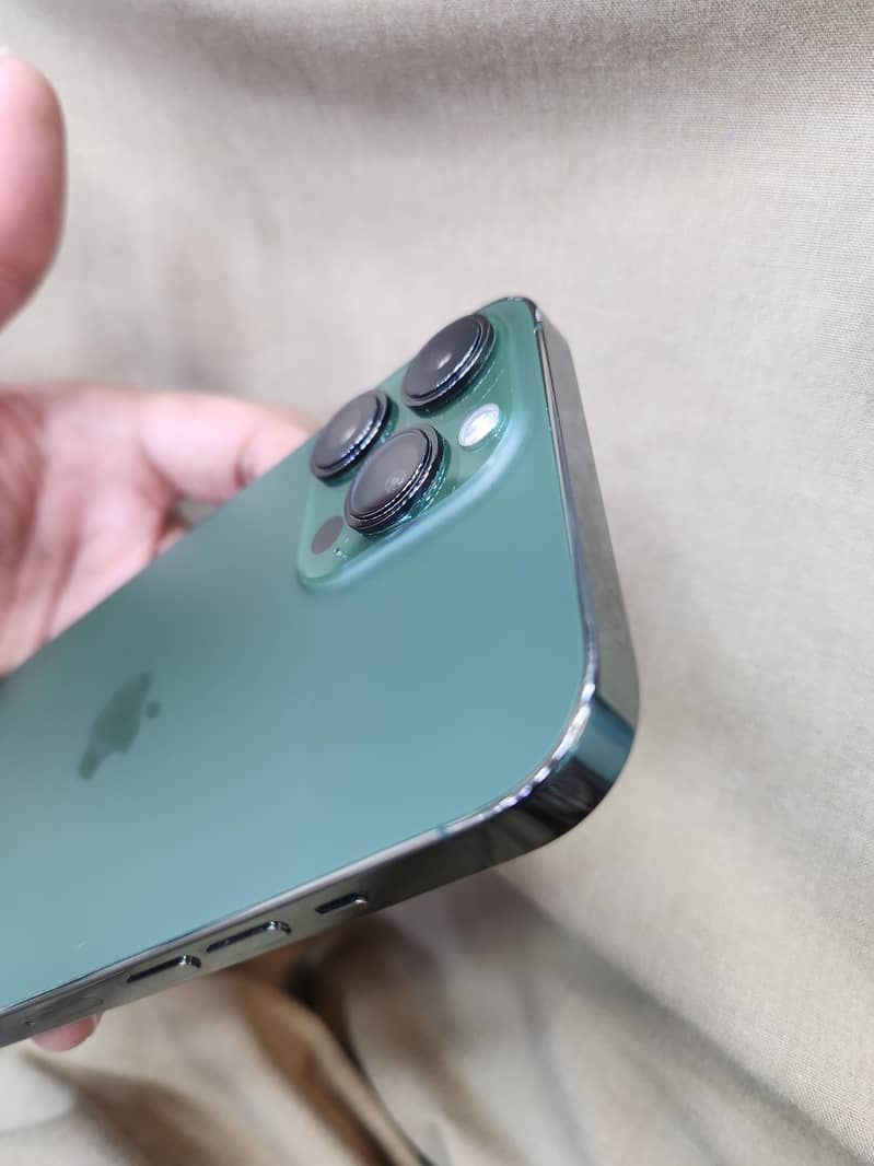 Apple iPhone 13 Pro Max 2