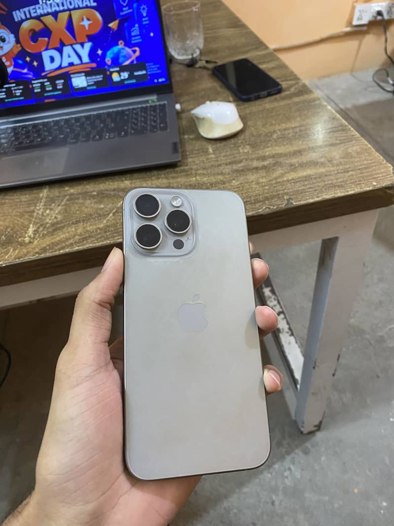 Apple iPhone 15 Pro Max 0