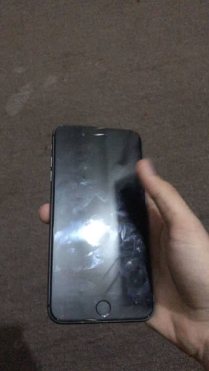 Apple iPhone 8 Plus 1