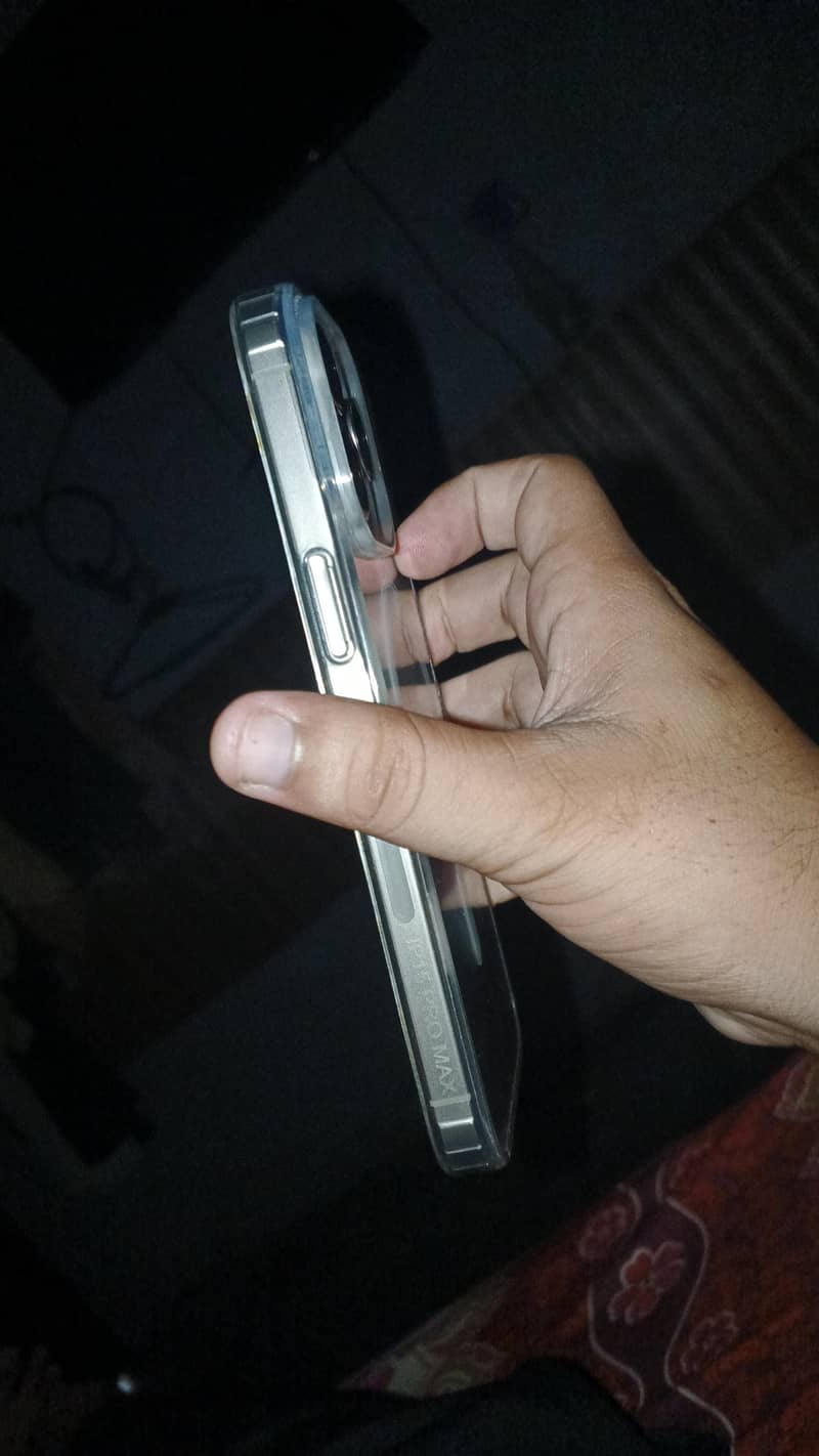 Apple iPhone 15 Pro Max 1