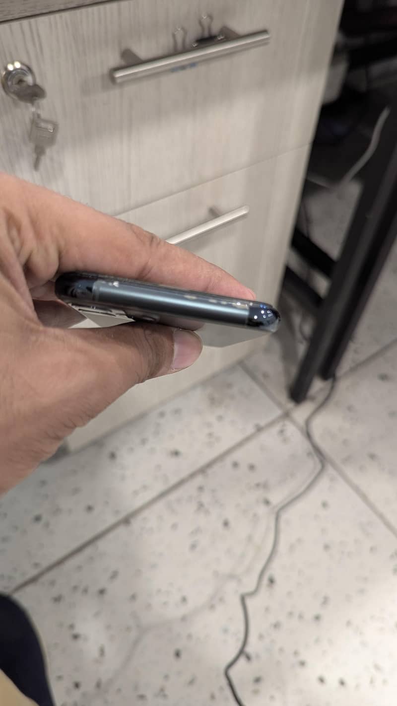 Apple iPhone 11 Pro 2