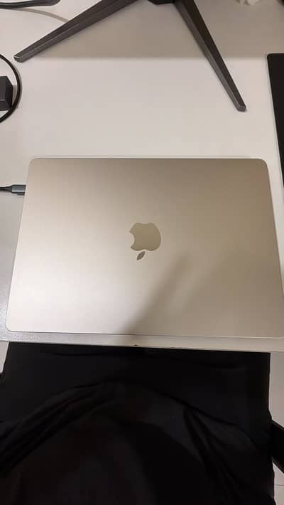 MacBook Air M4 13" – 16GB / 512GB – Starlight – Excellent Condition