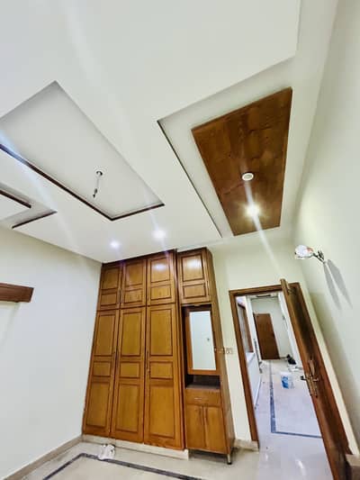 8 Marlah 2.5 story house for rent at sabzazar near to market fori Rabat keray