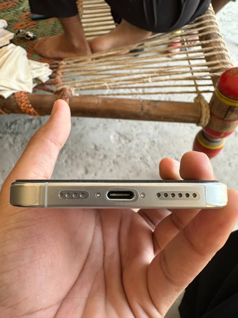 Apple iPhone 16 Pro Max 7
