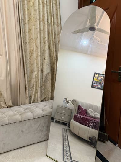 Title: Full-Length Standing Mirror – Elegant Modern Design