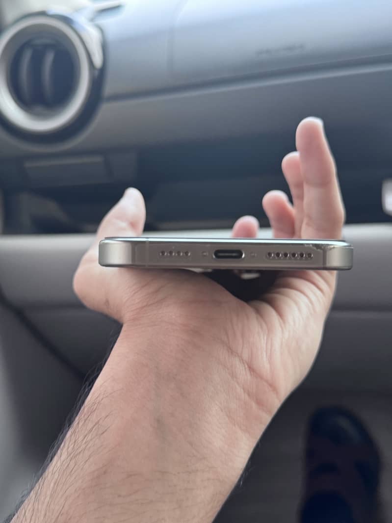 iPhone 16 Pro Max jv 3