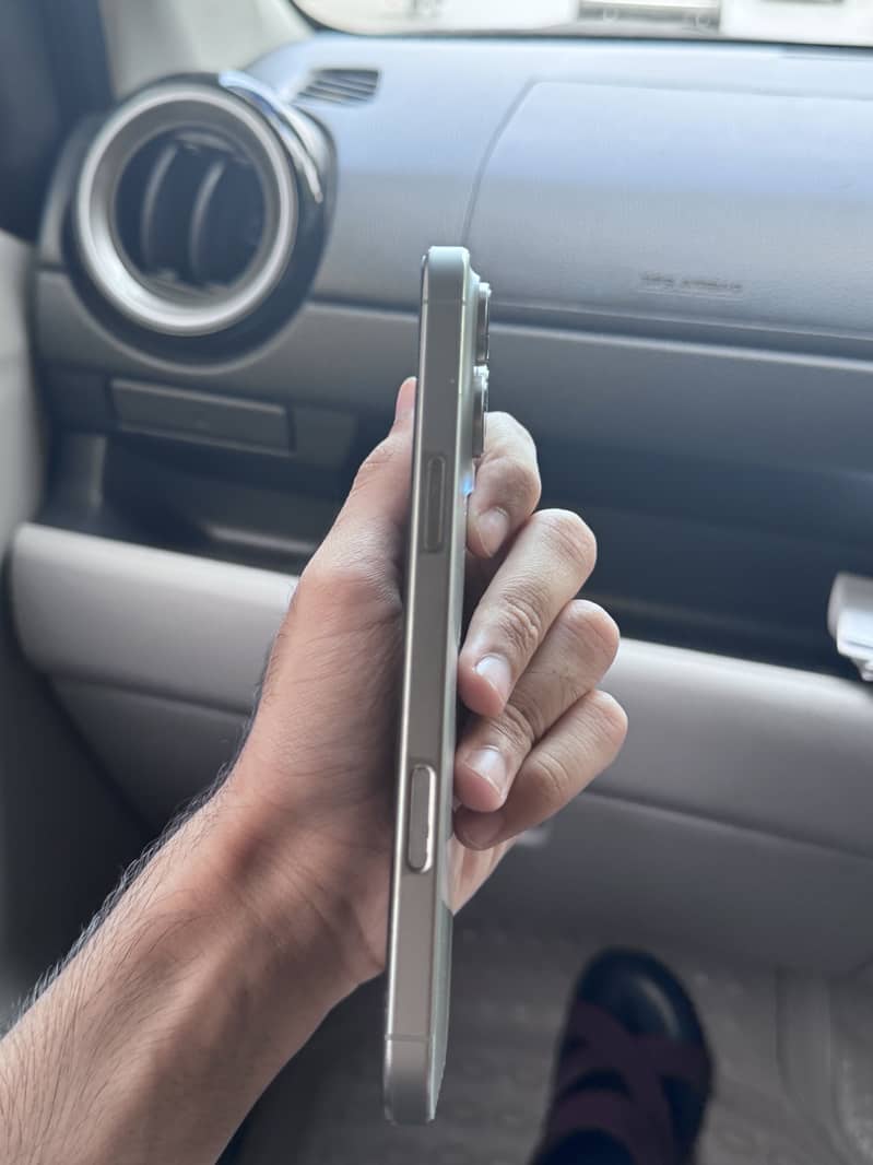 iPhone 16 Pro Max jv 5