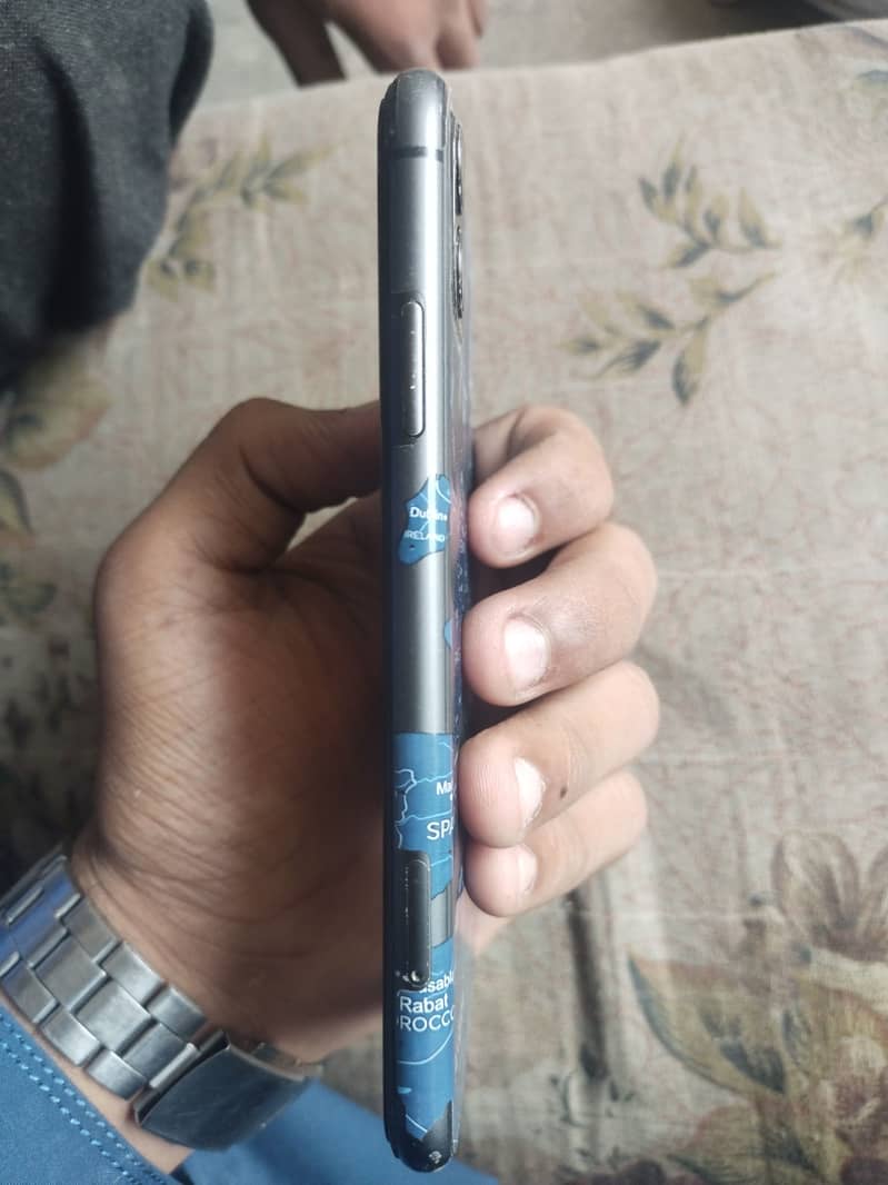 Apple iPhone 11 0