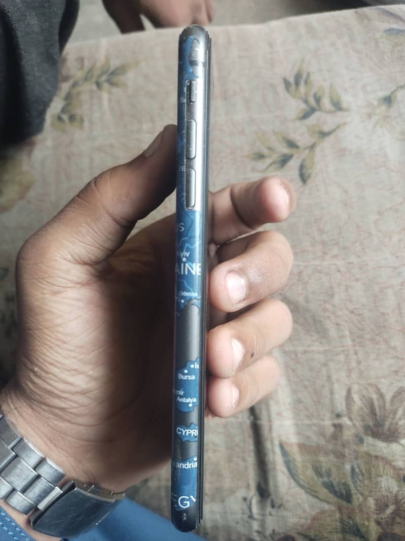 Apple iPhone 11 3