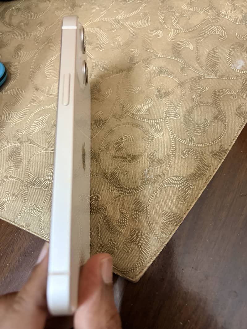 Apple iPhone 13 4