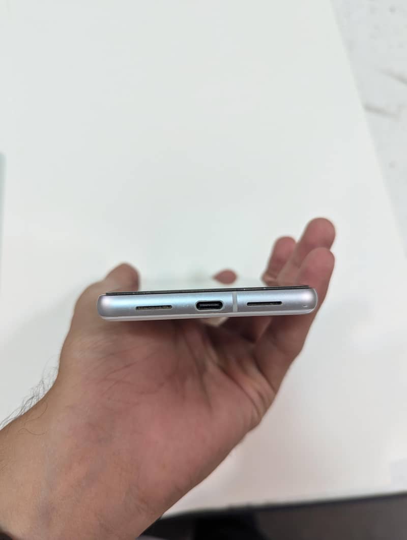 Google Pixel 7 4