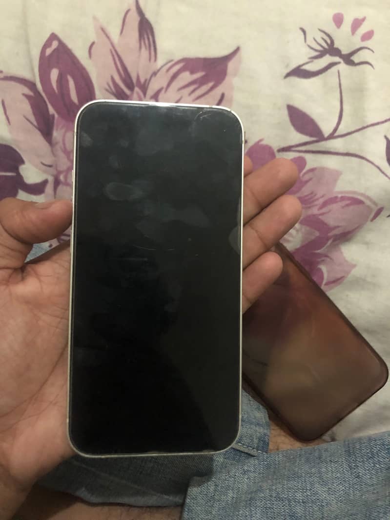 Apple iPhone 13 5