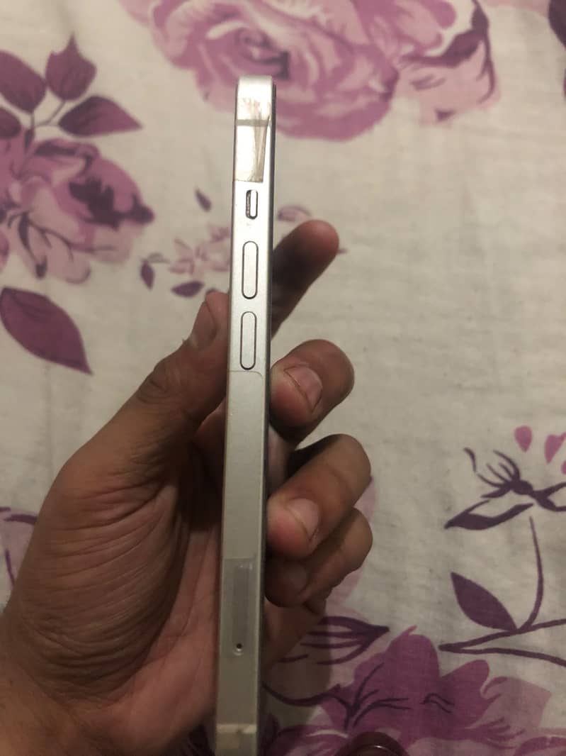 Apple iPhone 13 6