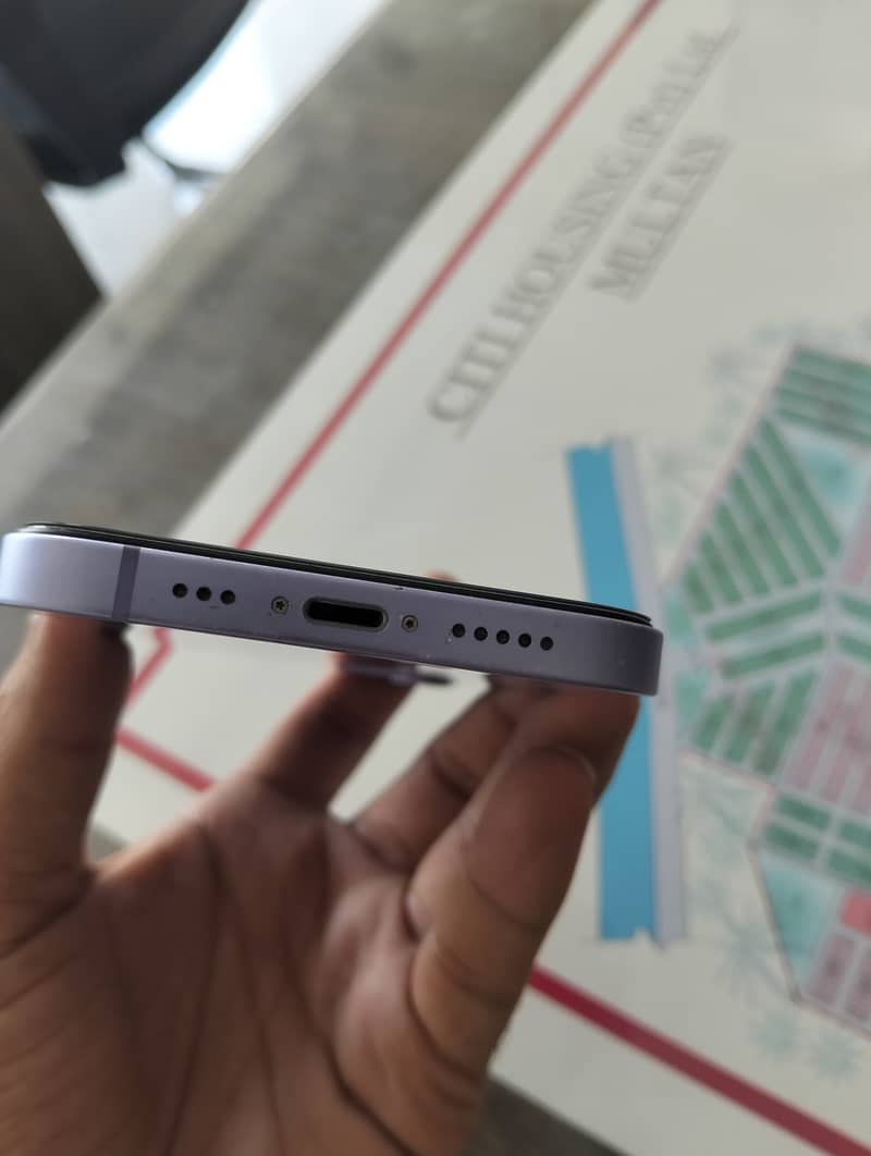 Apple iPhone 12 4
