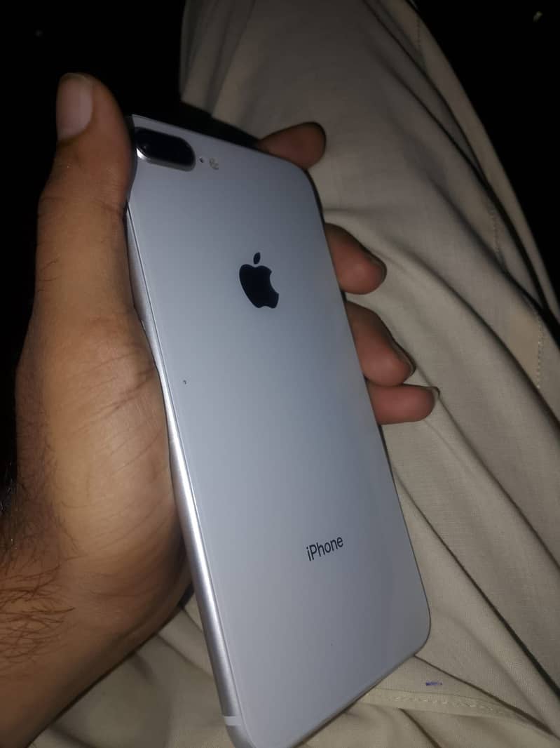 Apple iPhone 8 Plus 0
