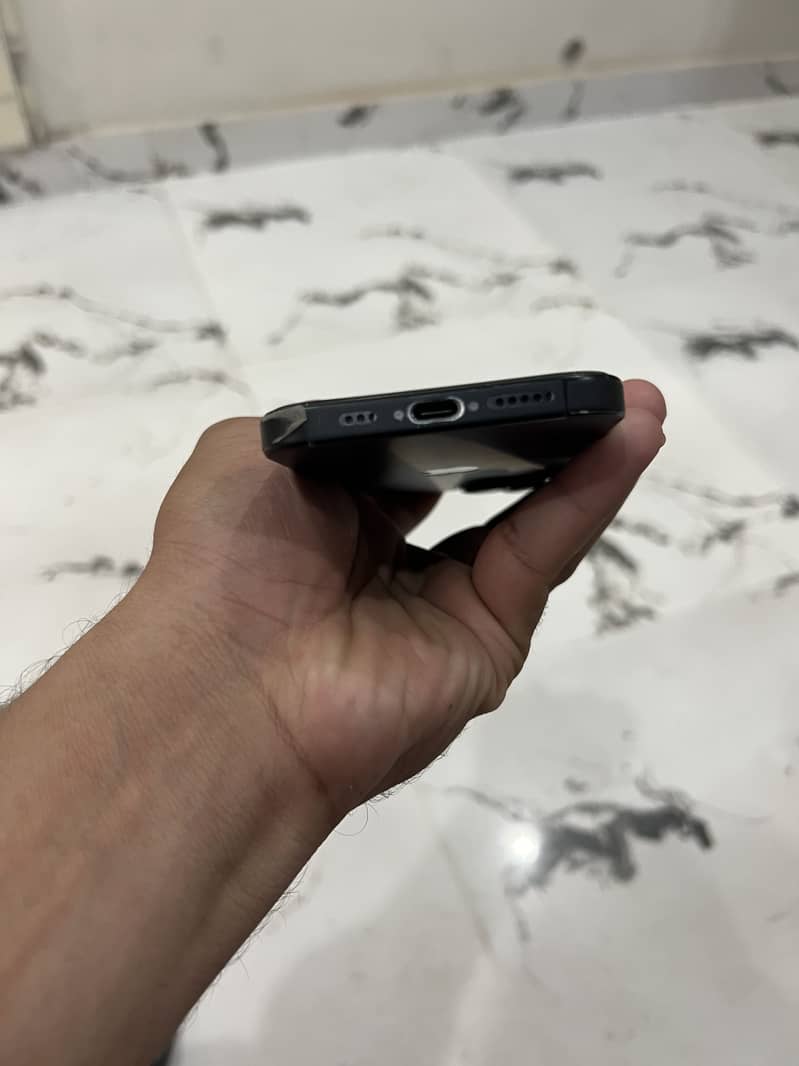 Apple iPhone 15 7