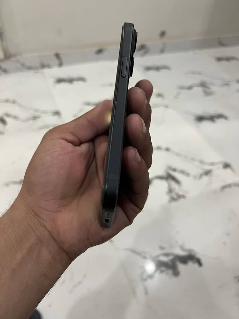 Apple iPhone 15 9
