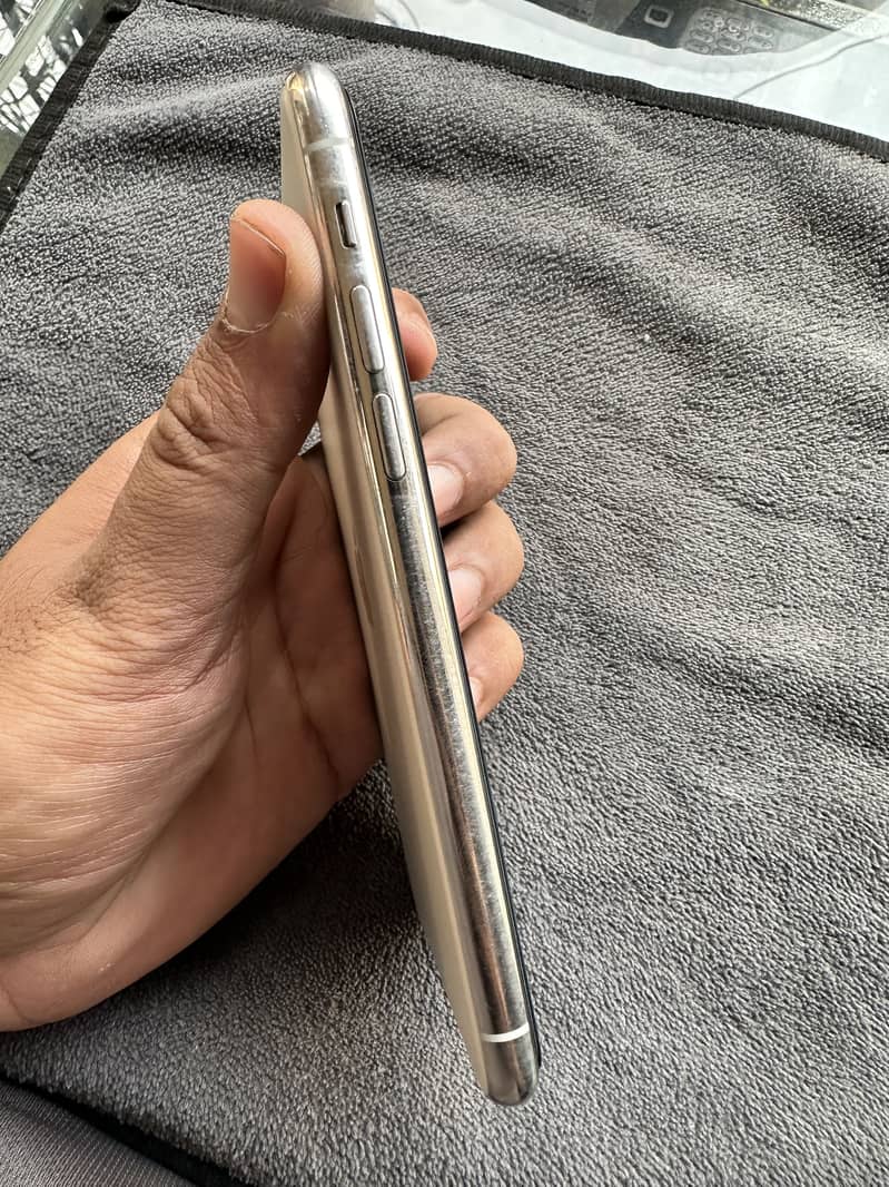 Apple iPhone 11 Pro 1