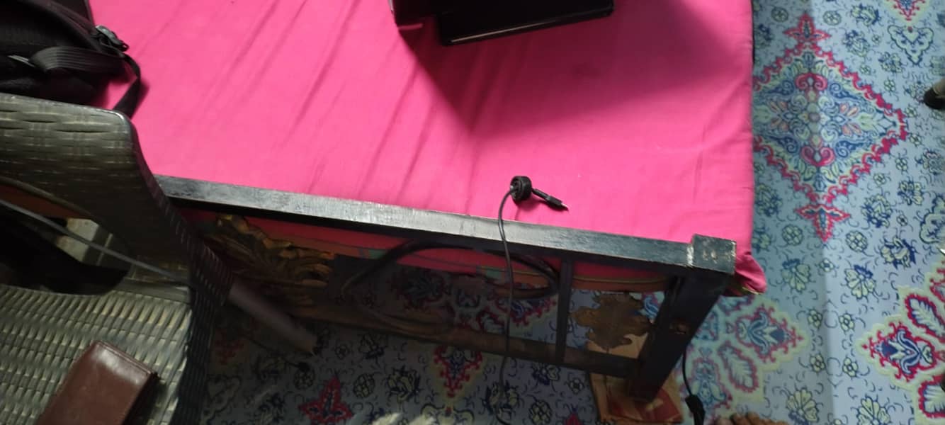 Two single iron bed 4