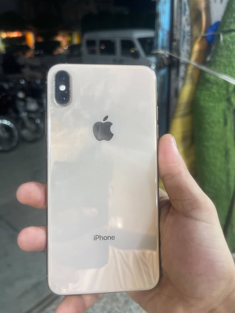 Apple iPhone XS Max 1