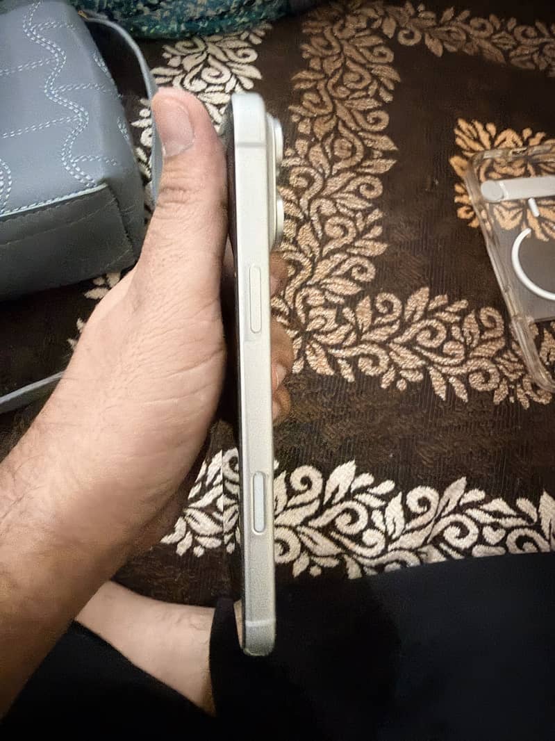 Apple iPhone 17 Pro Max 4