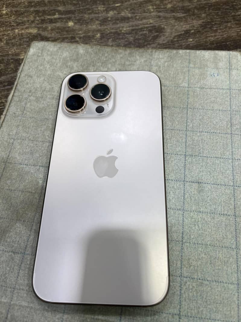Apple iPhone 16 Pro Max 0