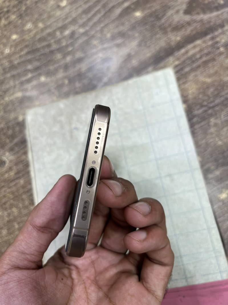 Apple iPhone 16 Pro Max 2