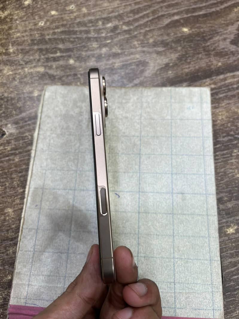 Apple iPhone 16 Pro Max 3