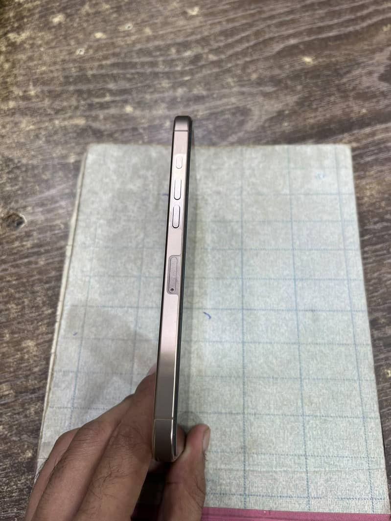 Apple iPhone 16 Pro Max 4