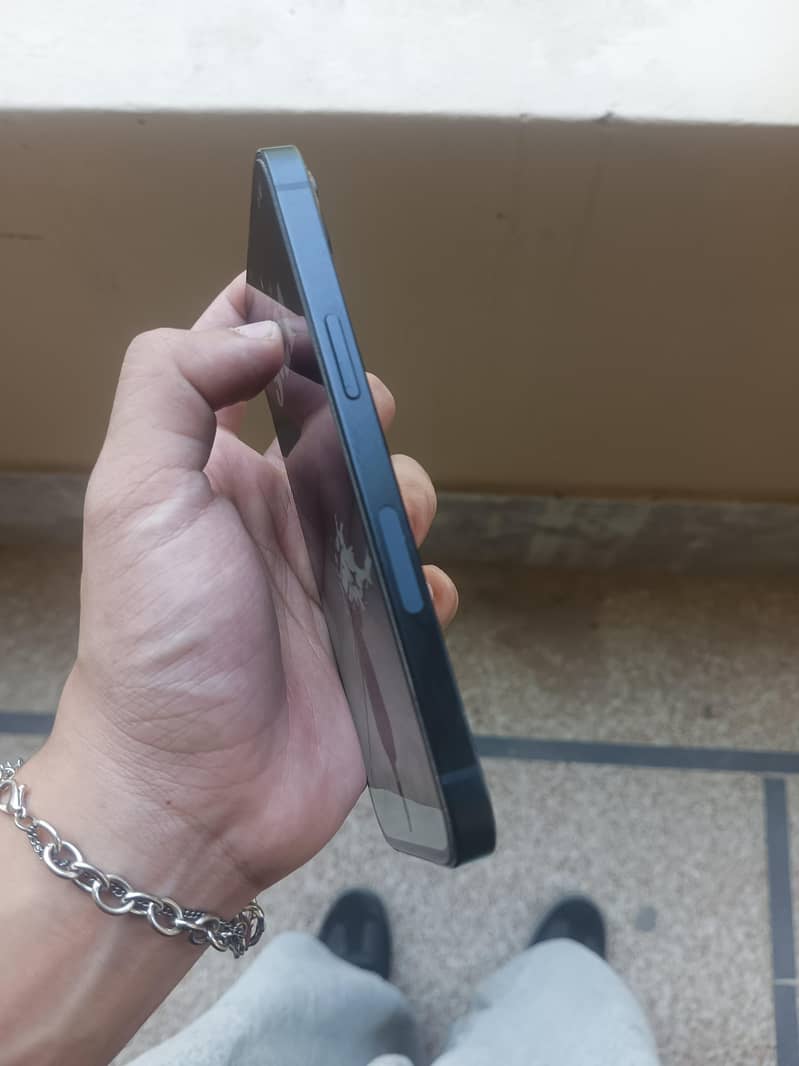 Apple iPhone 13 1