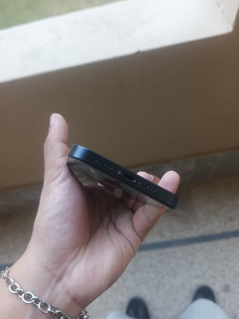 Apple iPhone 13 2