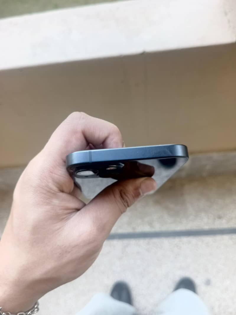 Apple iPhone 13 4