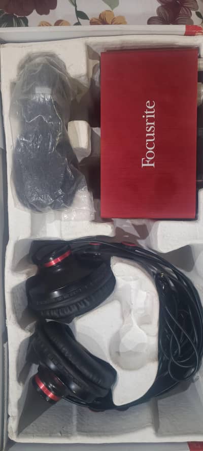 Focusrite Scarlett 2i2 2nd Gen USB Audio Interface – Original
