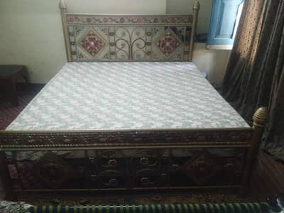 iron made king size bed