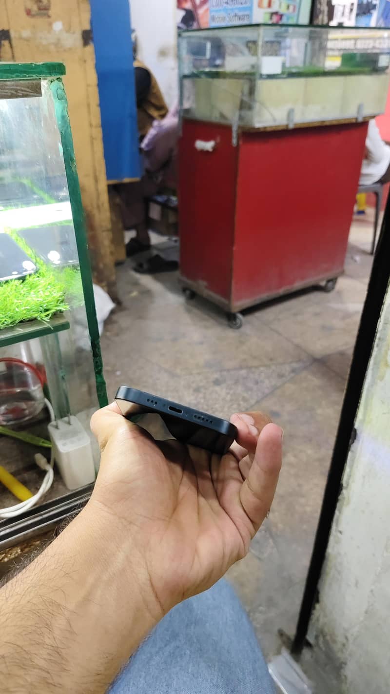 Apple iPhone 14 3