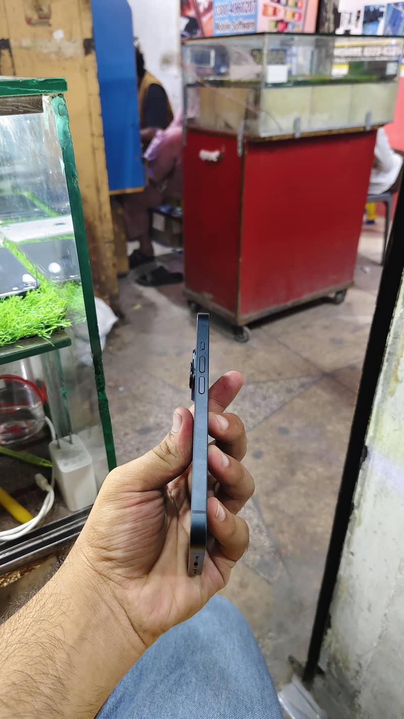 Apple iPhone 14 4