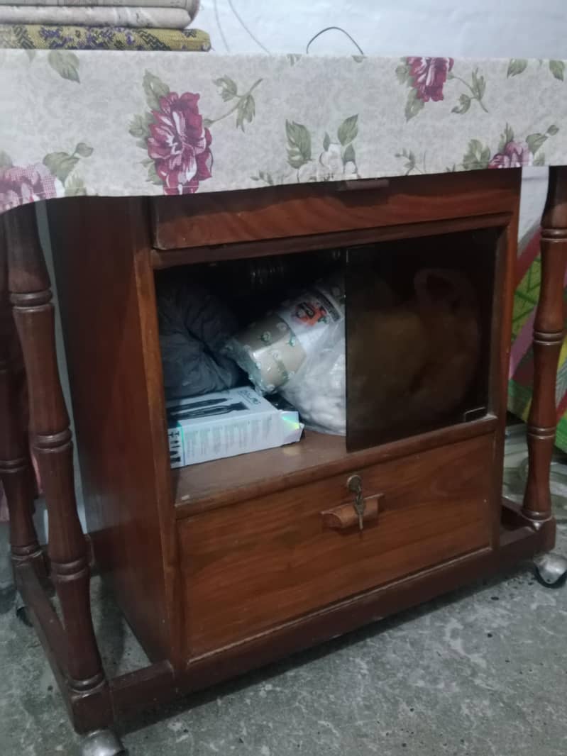 Tv Trolley 1