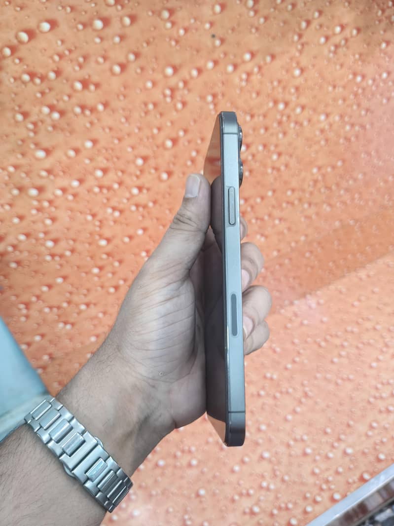 Apple iPhone 13 Pro Max 1