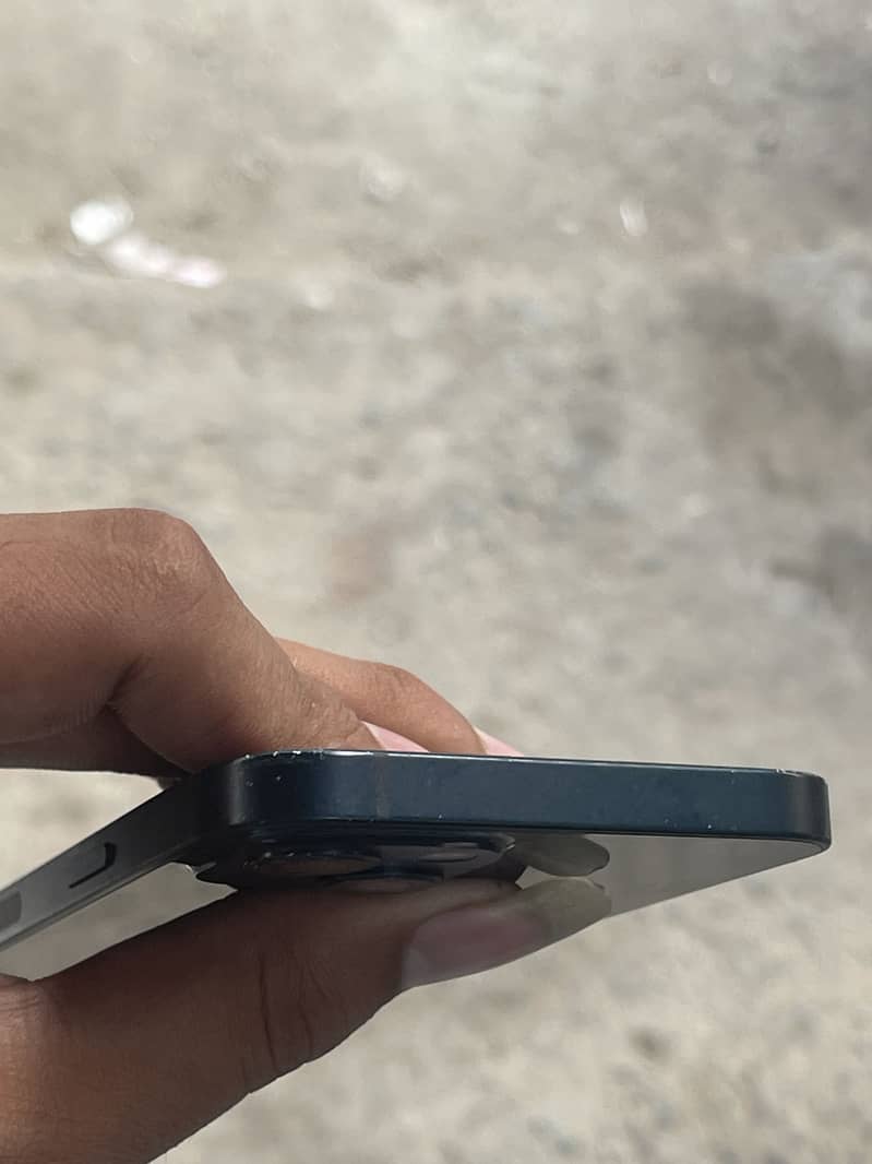 Apple iPhone 13 0