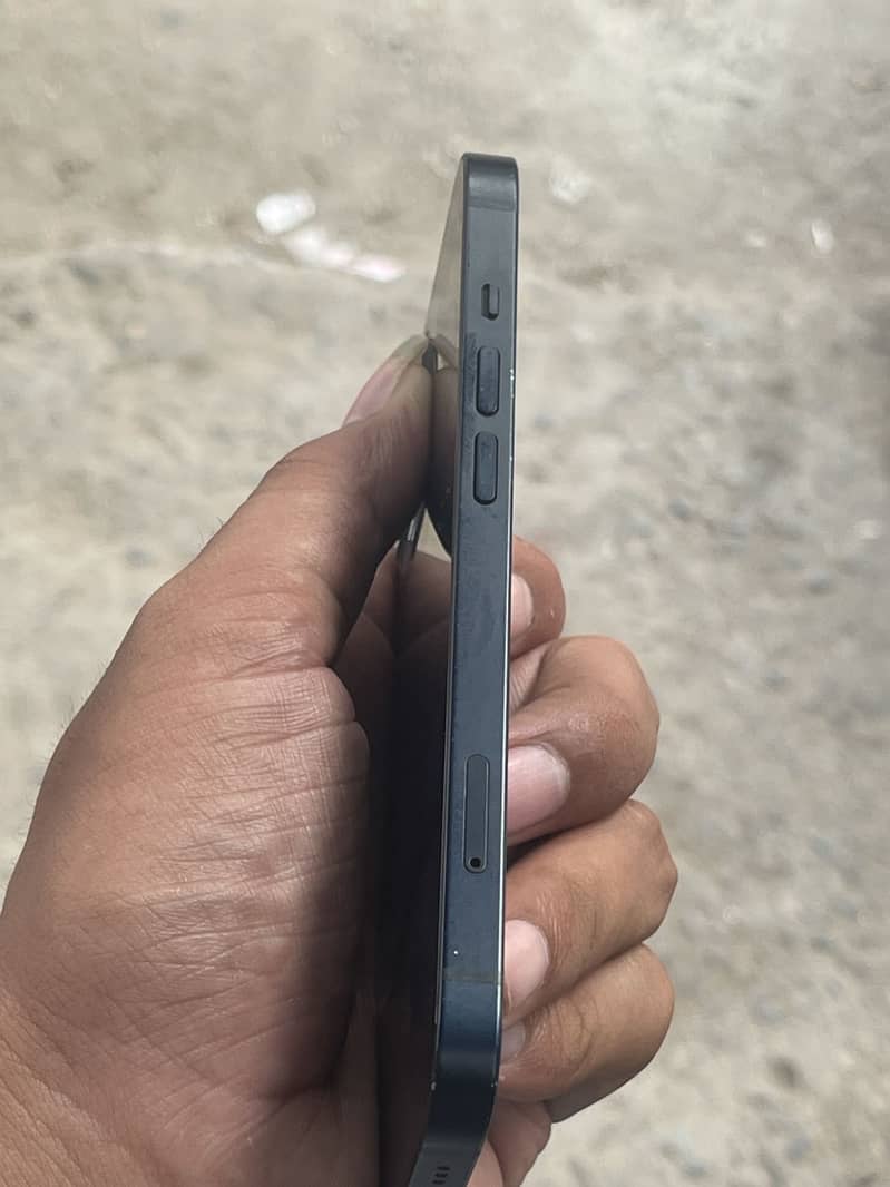 Apple iPhone 13 4