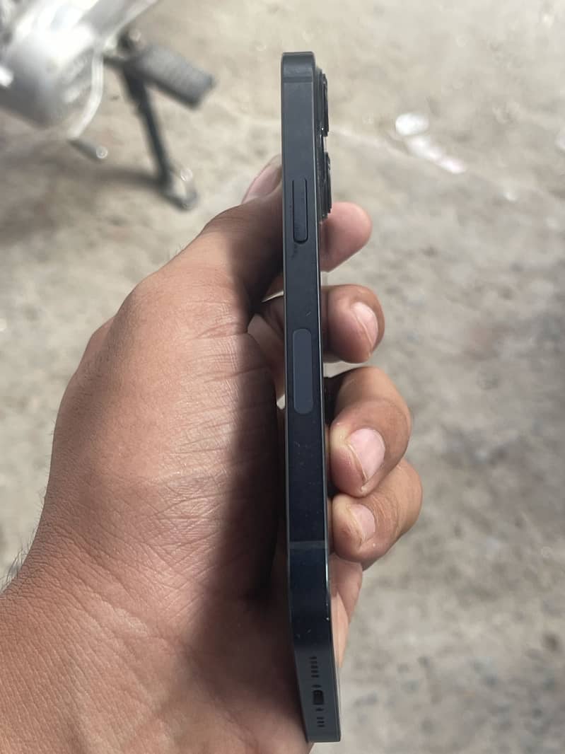 Apple iPhone 13 5