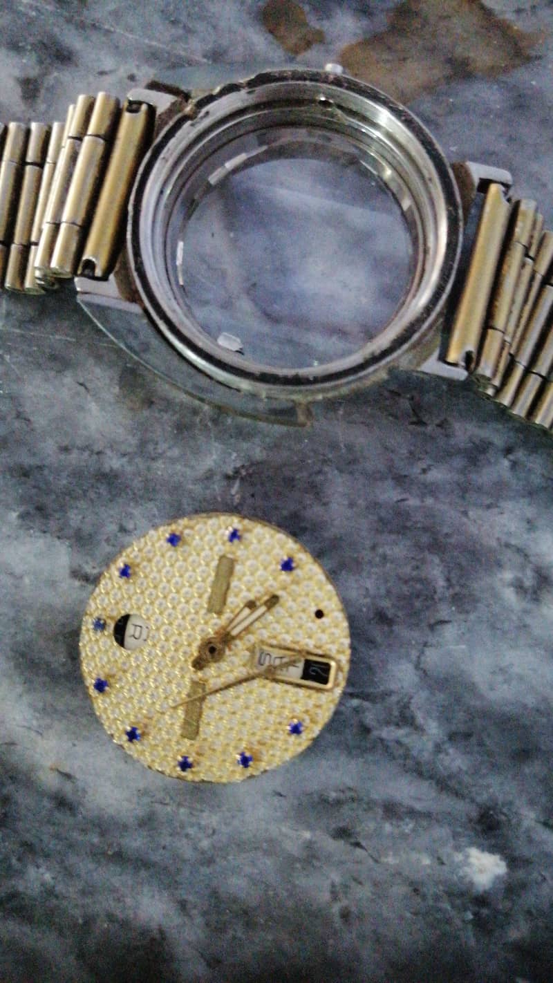 men watch 1