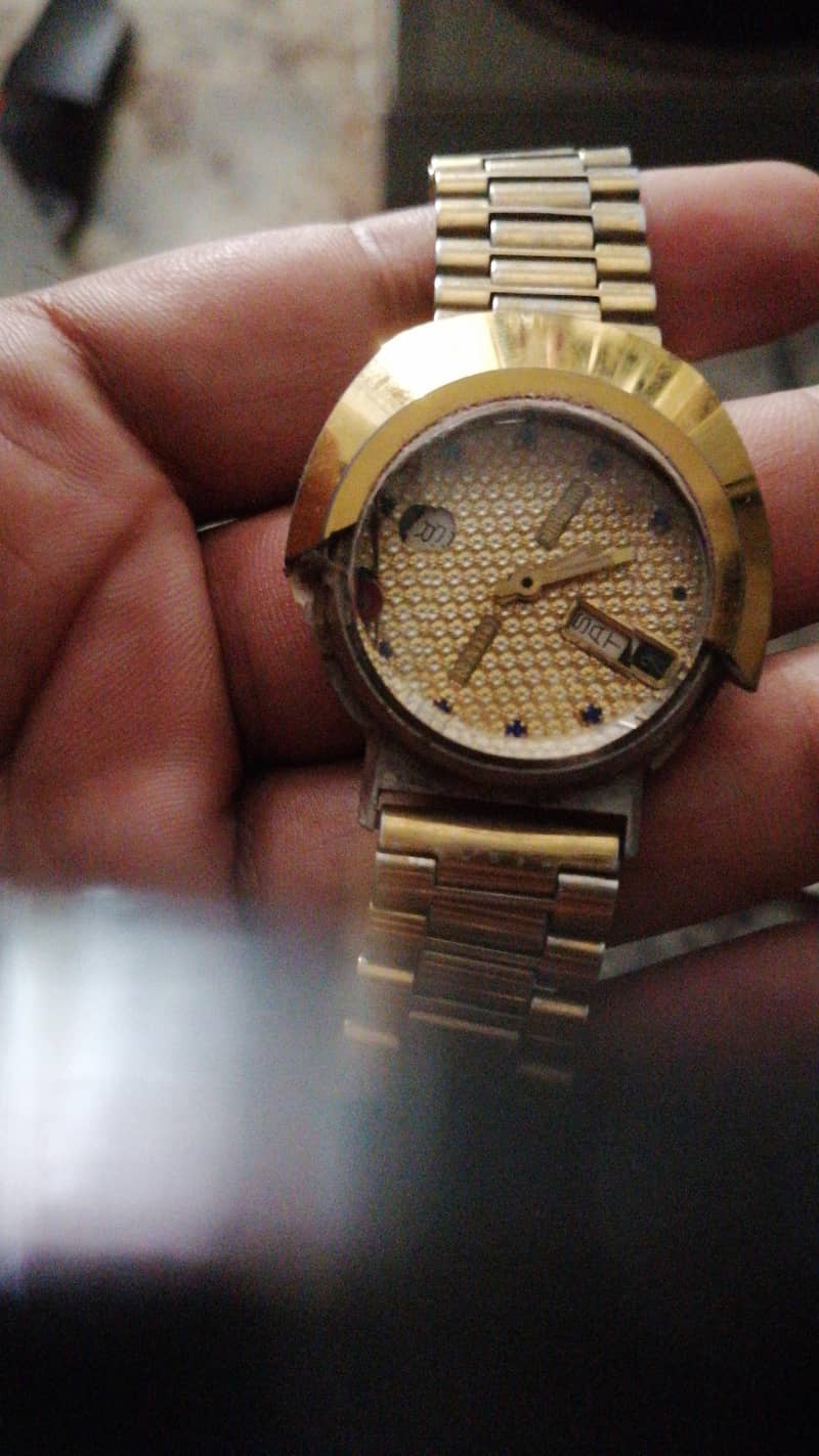 men watch 2