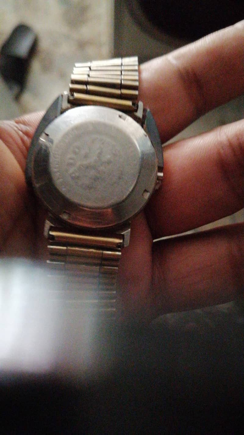 men watch 3