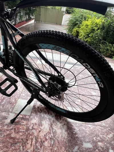 Road star 9 gear steel frame.